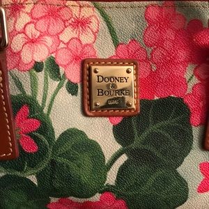 Dooney & Bourke geranium basket shopper tote